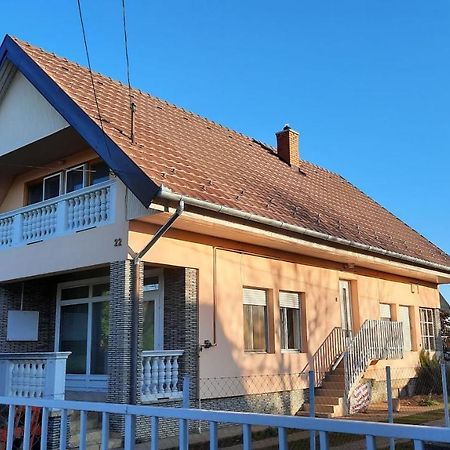 Magdaléna Ház Apartamento Balatonlelle Exterior foto