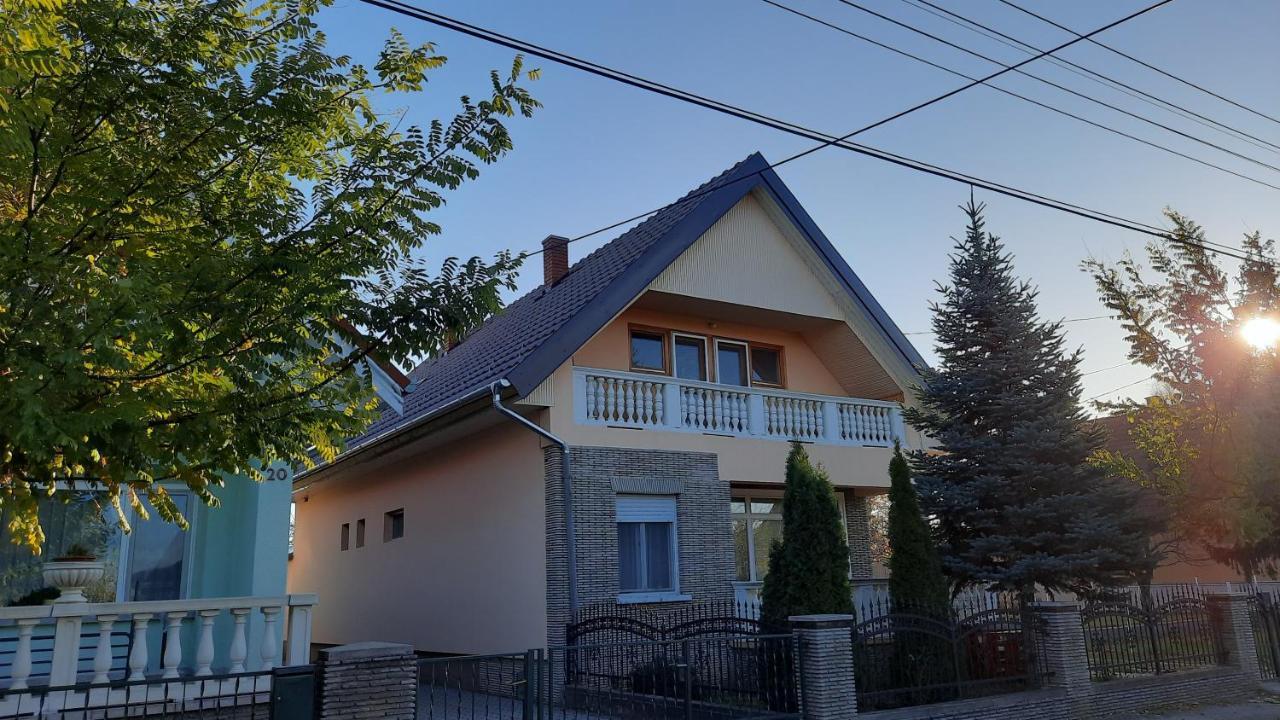 Magdaléna Ház Apartamento Balatonlelle Exterior foto