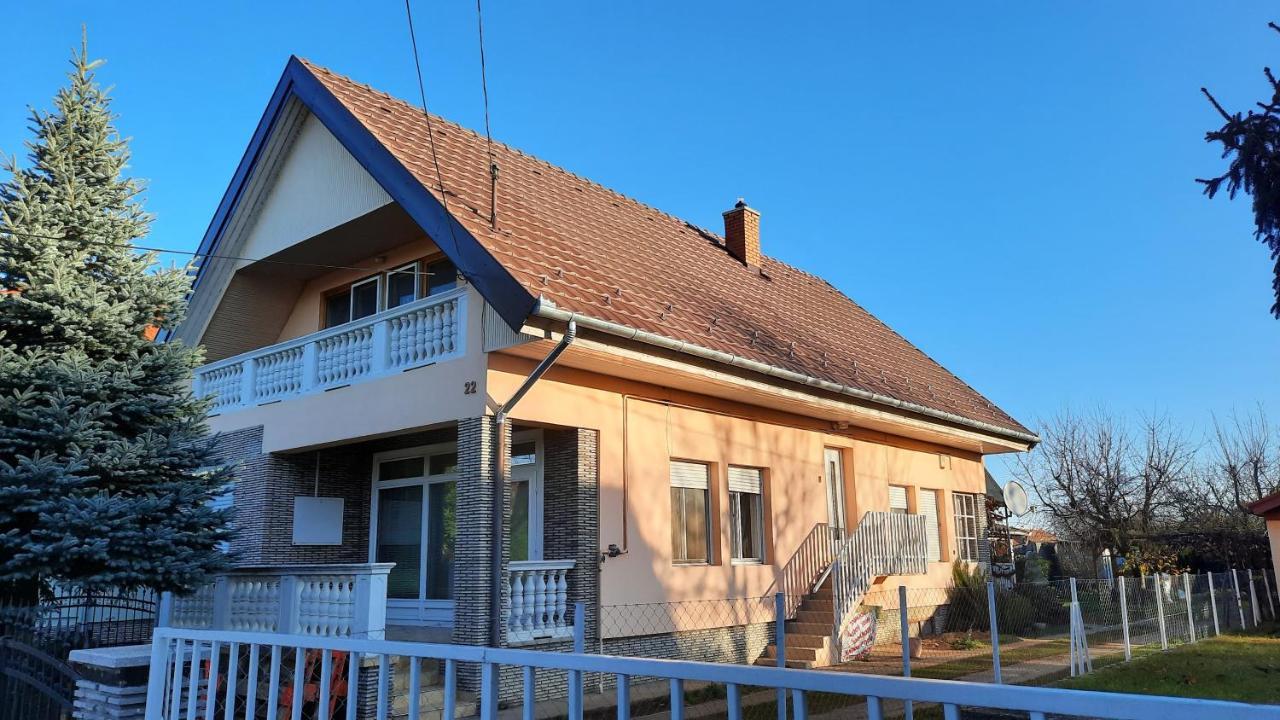 Magdaléna Ház Apartamento Balatonlelle Exterior foto
